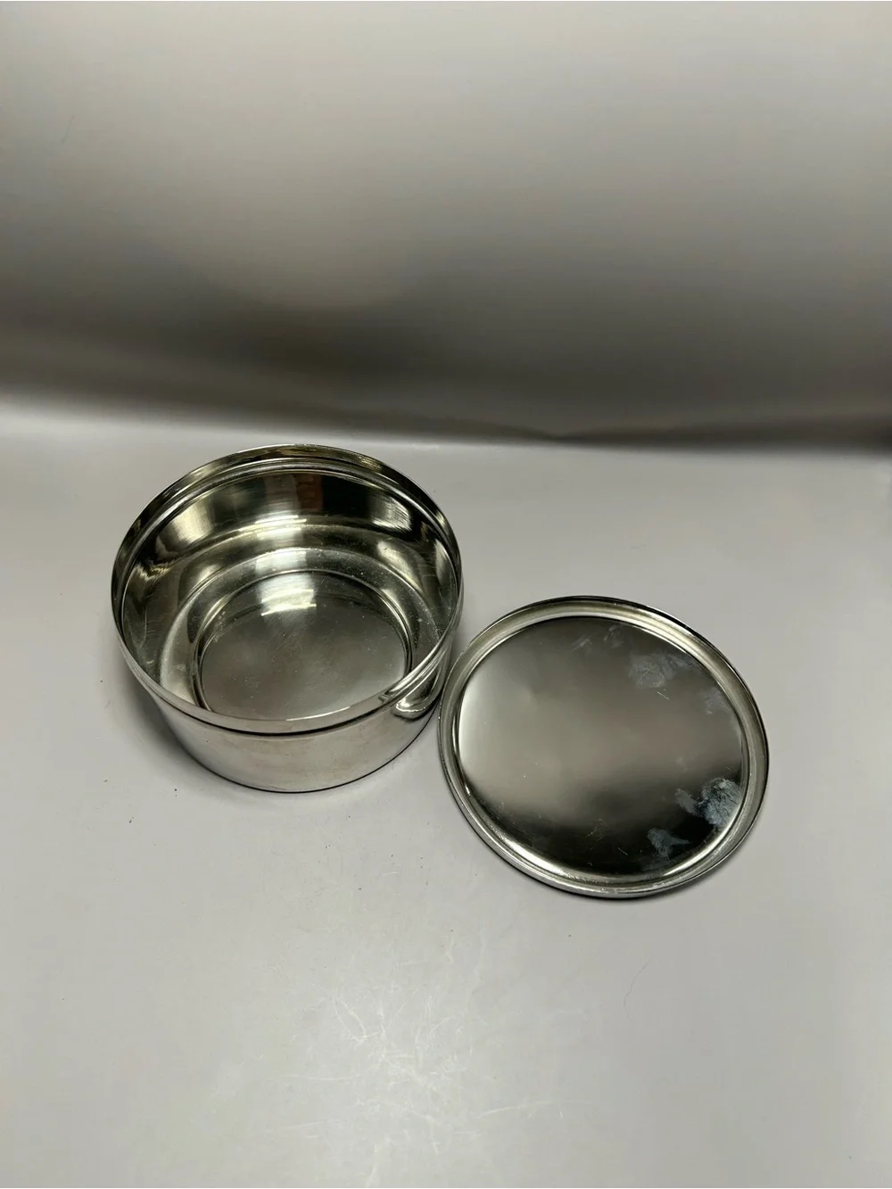 Round Mother-of-Pearl Inlay Trinket Box